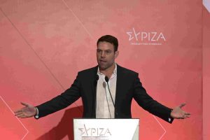 Κασσελάκης στην ΚΕ του ΣΥΡΙΖΑ: «Ποιος εδώ μέσα διαφωνεί ένα ομόφυλο ζευγάρι να έχει δικαίωμα στο γάμο και στην τεκνοθεσία;»