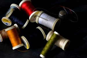 Αν δεν τα πάτε καλά με τη βελόνα και την κλωστή δείτε αυτό το πανεύκολο κόλπο ραψίματος vid