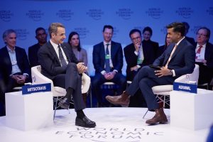 «Ποιός να το περίμενε από ένα κεντροδεξιό κόμμα»! Ο Μητσοτάκης έδωσε «ρέστα» στο Νταβός – Δείτε ΒΙΝΤΕΟ