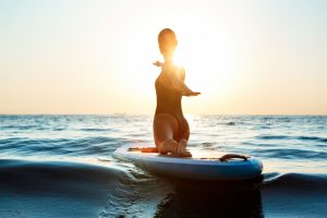 Float Training: Η γυμναστική που σε μαθαίνει ισορροπία κάνοντας σερφ… στη στεριά