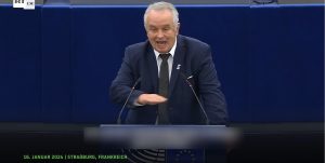 «Θα κάνουμε την Ευρώπη ΕΝΑ ΜΕ ΤΟ ΕΔΑΦΟΣ»! Πολεμικό μήνυμα μέσα στην Ευρωβουλή, vid