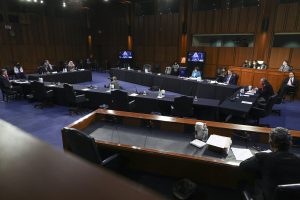 «Ο Αντίχριστος όλων των σκευασμάτων»! Ο Αρχίατρος της Φλόριντα μιλά για τα εμβόλια και το DNA, vid