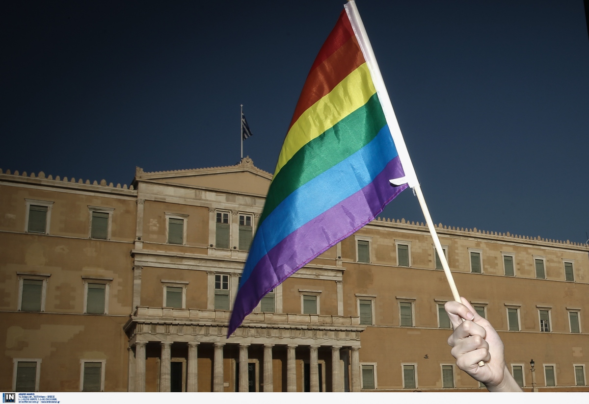 Μίλι Φοντάνα: Το δράμα να μεγαλώνεις σε μία gay οικογένεια