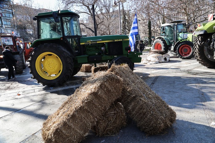 Αγροτικές κινητοποιήσεις: Ένταση και στην πόλη της Λάρισας, vid