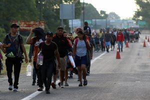 ΣΟΚ! Έλαβαν γράμμα «υποχρεωτικής πώλησης» του σπιτιού τους για να στεγαστούν μετανάστες, vid