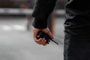 Σερβία: Συνελήφθη άνδρας με βαλλίστρα και βέλη στο σακίδιό του