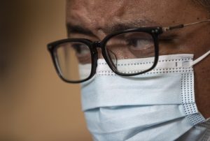 Παράλληλα με τους δασμούς ξεκίνησαν πάλι για τις πανδημίες – Τι ειπώθηκε επίσημα