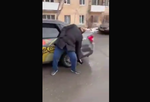 Τρόμαξαν όλοι στη θέα αυτού του άνδρα, vid