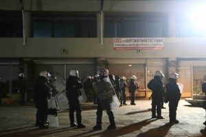 Την «εισβολή των ΜΑΤ στο Αριστοτέλειο Πανεπιστήμιο Θεσσαλονίκης» καταδικάζει η Νέα Αριστερά