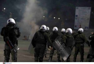 Αναρχικοί στο ΑΠΘ φώναζαν για τον νεκρό αστυνομικό στου Ρέντη: «Πού είναι ο Γιώργος», vid