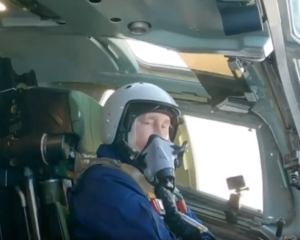 Δείτε τον Πούτιν με το στρατηγικό βομβαρδιστικό Tu-160M – Ποιός να συγκριθεί μαζί του