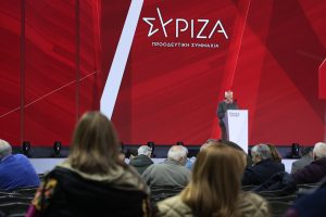 «Μας έβαλαν να εμβολιαστούμε υποχρεωτικά! Με έκαναν πειραματόζωο»! Ξαφνική «ΡΟΥΚΕΤΑ» στο συνέδριο του ΣΥΡΙΖΑ