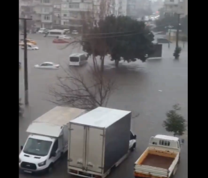 Απόκοσμες εικόνες στην Τουρκία! Άνοιξαν οι ουρανοί – Τα πάντα κάτω από το νερό, vid