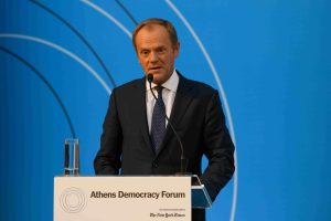 Ντόναλντ Τουσκ: Οι ευρωπαϊκές χώρες έτοιμες να αυξήσουν τις αμυντικές δαπάνες – Η Δύση πρέπει να αντισταθεί στη Ρωσία