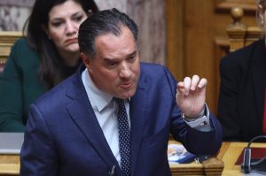 Γεωργιάδης για «βραχιολάκι» στα νοσοκομεία: Κόλλησε γιατί… «έπεσε το δίκτυο»
