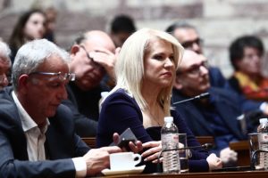 Τζάκρη για Τέμπη: Να παραπεμφθεί ο Κ. Αχ. Καραμανλής στο φυσικό του δικαστή