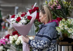 Οι Ρώσοι τιμούν την Ημέρα της Γυναίκας: «Δεν δούλεψε εδώ η woke κουλτούρα», vid