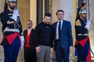 Μακρόν: Νέο πακέτο 2 δις ευρώ στην Ουκρανία – “Το Κρεμλίνο δεν μπορεί να υπαγορεύει τους όρους για ειρήνη”