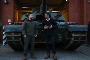 Η Βρετανία και η Ουκρανία υπέγραψαν συμφωνία για συνεργασία στην παραγωγή όπλων