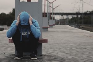 Αυτά είναι τα 3 ύπουλα σημάδια της «κρυφής κατάθλιψης» – Πώς να τα εντοπίσετε
