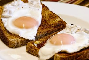 Όταν η τέχνη συναντάει τη μαγειρική – Έχετε φάει τηγανητά αυγά σε σχήμα καρδιάς; (video)