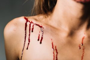 Στοιχεία που σοκάρουν: «Κάθε βράδυ 50 συλλήψεις για ενδοοικογενειακή βία, σήμερα 80 περιστατικά»