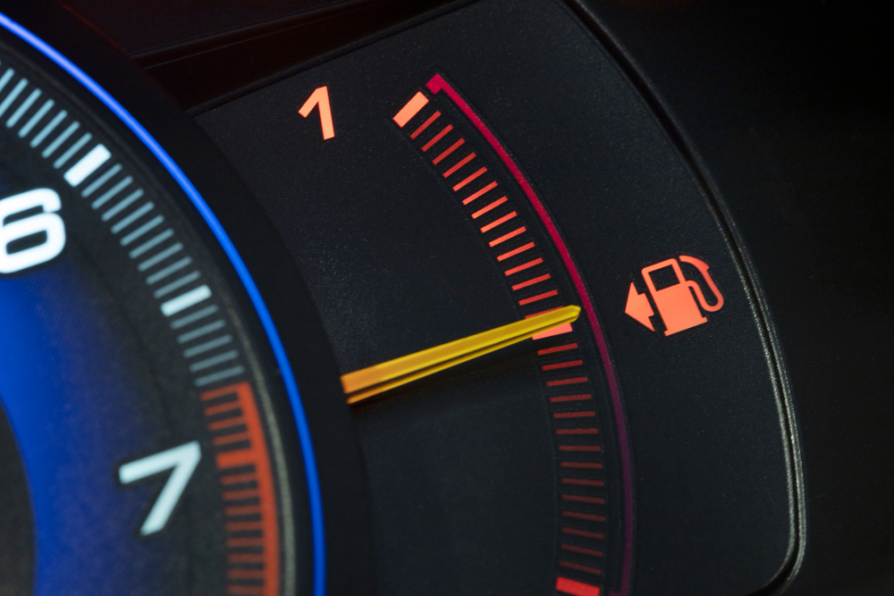 Αποκάλυψη για τα νοθευμένα καύσιμα: Τι πρέπει να προσέξουν οι οδηγοί όταν «φουλάρουν»; vid