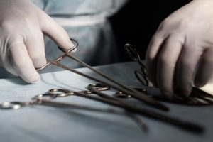 Υπ. Υγείας για απογευματινά χειρουργεία: «Δεν  επιτάσσουμε κανέναν γιατρό»