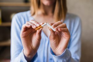 Σοκαριστική έρευνα για τους γονείς καπνιστές και τις πιθανές επιπτώσεις στα παιδιά τους