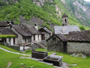 Στο χωριό Foroglio της Ελβετίας οι κάτοικοι επέλεξαν να ζουν χωρίς ρεύμα! (video)