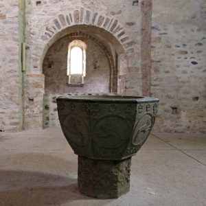 Εκπληκτικό εύρημα: Μέσα σε κρύπτη εκκλησίας ανακάλυψαν κολυμβήθρα του 10ου αιώνα