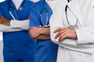Θεσσαλονίκη: Η ιατρική κοινότητα στο πλευρό του διευθυντή Κλινικής του Ιπποκρατείου που γρονθοκοπήθηκε