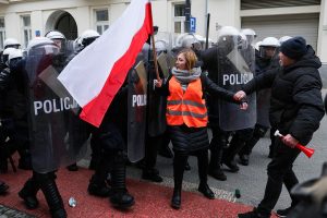 «Η πράσινη συμφωνία μας οδηγεί στην πτώχευση»: Νέος χαμός στην Ευρώπη, vid