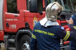 Αμφιλοχία: Σε εξέλιξη φωτιά στην περιοχή Μενίδι