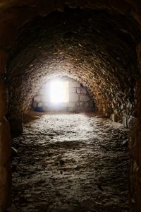 Άφωνοι οι επιστήμονες με την εκπληκτική ανακάλυψη υπόγειων κρησφύγετων σε αρχαίο εβραϊκό χωριό