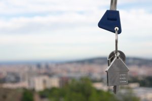 Eurostat: Μετά τα 30 τους εγκαταλείπουν το πατρικό σπίτι οι Έλληνες