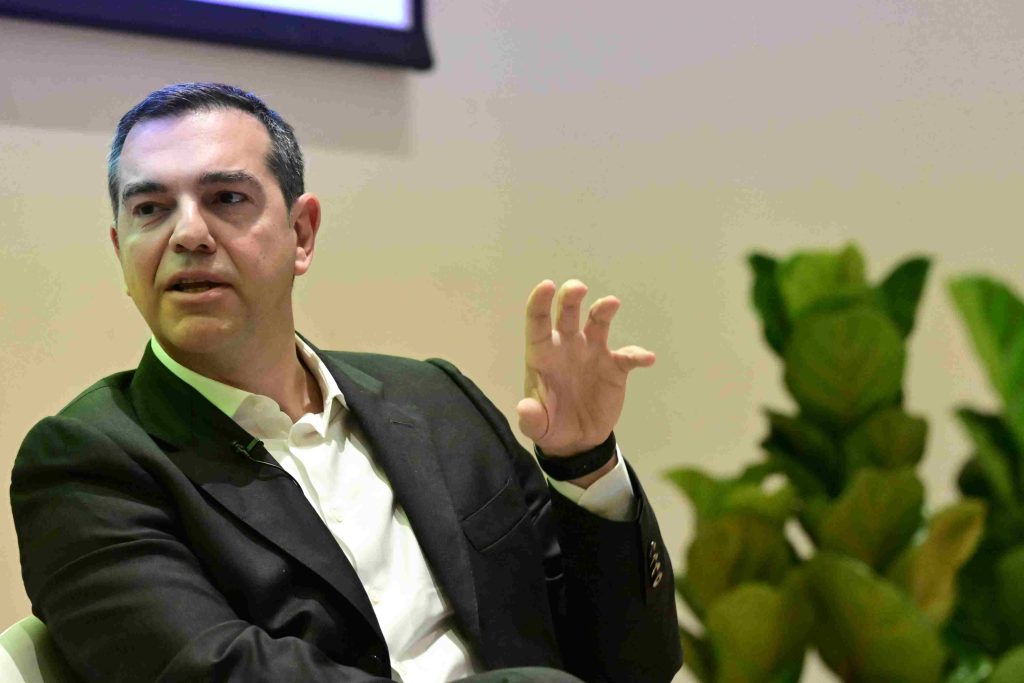 Στη Θεσσαλονίκη ο Α. Τσίπρας για το βιβλίο του – Ένταση με προσαγωγές, vid