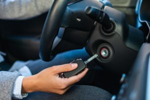 Παντού με το αυτοκίνητο οι Έλληνες: Tο 82% οδηγούν για αποστάσεις μικρότερες των 4 χλμ. – Ποιες είναι οι συνέπειες