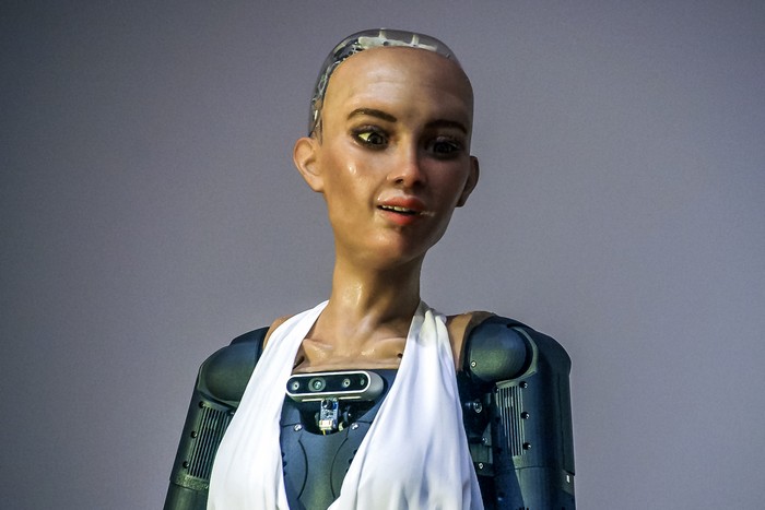 Ξενάγησαν… «ΑΙ» ρομπότ στη Θεσσαλονίκη: «Δεν έχω σχέδια για παγκόσμια κυριαρχία», vid