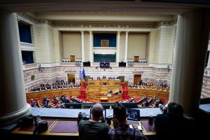 Ελεύθερος ο Κωνσταντίνος Φλώρος για το επεισόδιο στη Βουλή