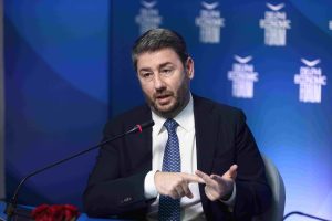 Ανδρουλάκης: “Ο κ. Μητσοτάκης κατάφερε να μας κάνει πρωταθλητές της ακρίβειας”