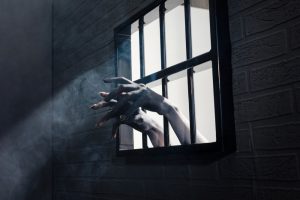 Χαμός στη Βρετανία! Σχέδιο της κυβέρνησης για να… αποσυμφορηθούν οι φυλακές