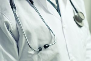 Η Ένωση Ελλήνων Παθολόγων καταγγέλλει υποβάθμιση της ειδικότητας μετά τις εξαγγελίες Μητσοτάκη