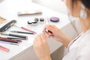 Όλα τα μυστικά για τη σωστή χρήση των καλλυντικών -Πότε πρέπει να τα πετάμε
