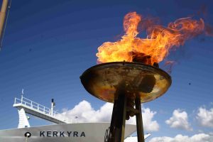 Κέρκυρα:  Τέσσερις φιλαρμονικές παίζουν τον Εθνικό Ύμνο στην άφιξη της Ολυμπιακής Φλόγας (video)