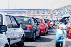 Τροχαία: Έκτακτα μέτρα και απαγόρευση κίνησης φορτηγών για την έξοδο του Δεκαπενταύγουστου