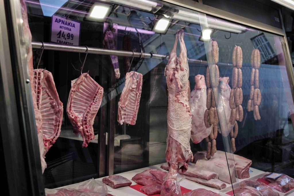 Αγορά: Σαρωτικοί έλεγχοι σε όλη τη χώρα – Σε αντίστοιχα περσινά επίπεδα οι τιμές στο αρνί