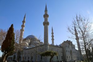 Τουρκία: Ισχυρός ανεμοστρόβιλος γκρέμισε μιναρέ! (video)