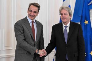 Μητσοτάκης σε Ευρωπαίο Επίτροπο: “Η Ελλάδα τα πηγαίνει πολύ καλά”