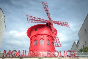 Γαλλία- Moulin Rouge : Τα φτερά του μύλου  έπεσαν στη διάρκεια της νύχτας